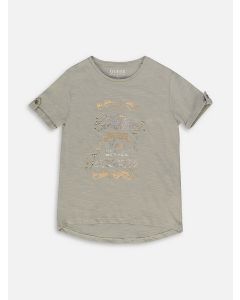 GUESS חולצת טישירט בנות עם הדפס מטאלי וניטים שרוול קצר