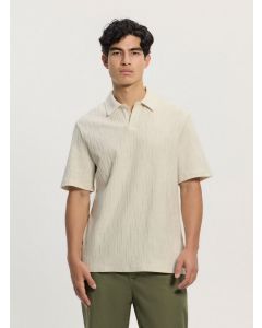 GUESS חולצת פולו בגזרה רחבה לגברים שרוול קצר