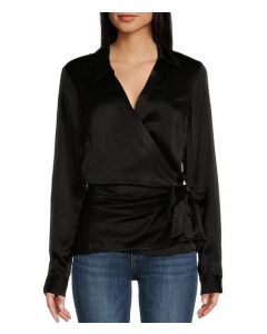 GUESS חולצת מעטפת סאטן לנשים