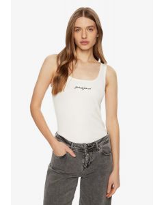 GUESS גופיית נשים צמודה עם לוגו רקום