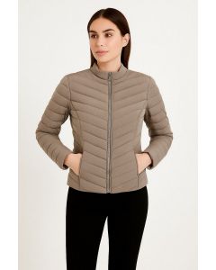 GUESS מעיל מרופד לנשים