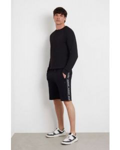 GUESS מכנס קצר לגברים פס לוגו בצדדים