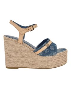 GUESS TAANI2 נעלי עקב פלטפורמה נשים