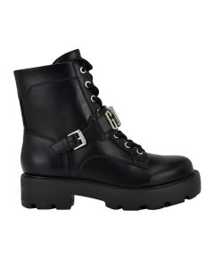 GUESS מגפון נשים בסגנון קומבט עם סמל לוגו