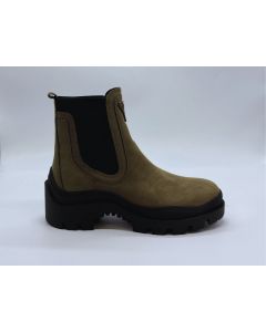 GUESS YESSES מגפון טרקטור נשים